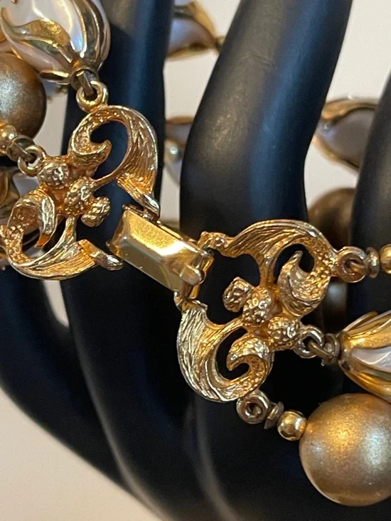 1950’s Deauville “Golden Cage” Faux Pearl Bracelet & Clip-on Earring Set - Picture 3 of 12